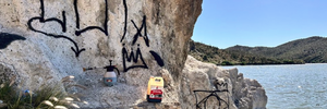 Comment éliminer les graffitis des murs de barrage en béton, des pierres et des rochers près des ruisseaux ou des rivières 